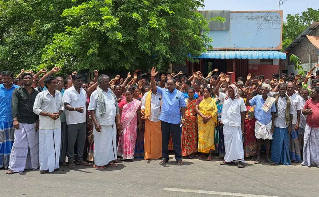 More than 400 people from the irular community struggle Manipur incident