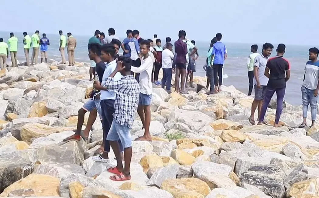 boy who went fishing sea drowned sea nagapattinam