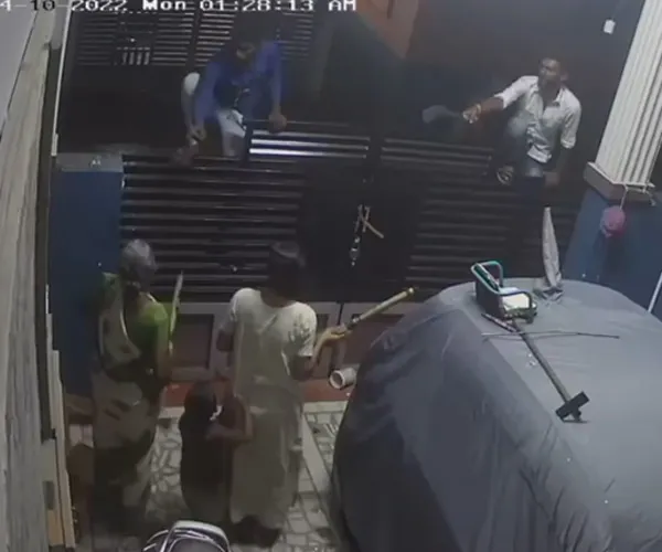gang threatened woman with knife thoothukudi