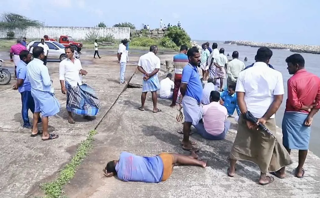 boy who went fishing sea drowned sea nagapattinam
