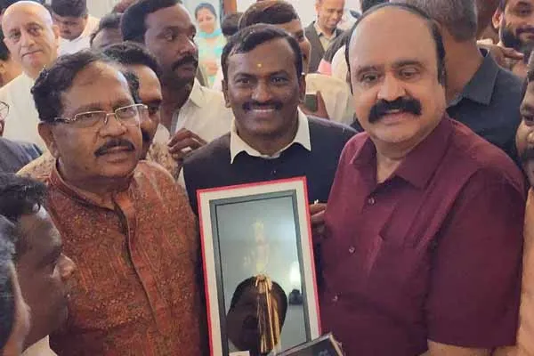 Pugazhendi meeting with Karnataka State Home Minister 