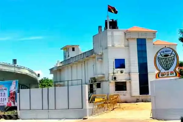 DMDK starts election talks