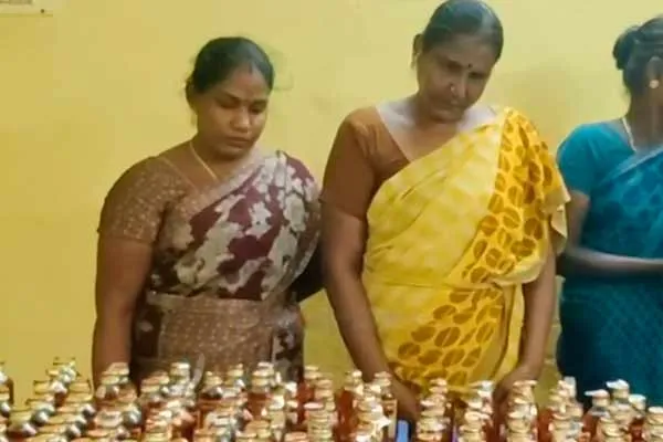 Liquor smuggling at bus station; Three women were arrested