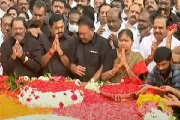 Tribute to Edappadi Palaniswami at MGR Memorial