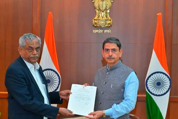 Re-instated Vice-Chancellor Jaganathan; The teachers union announced the strike