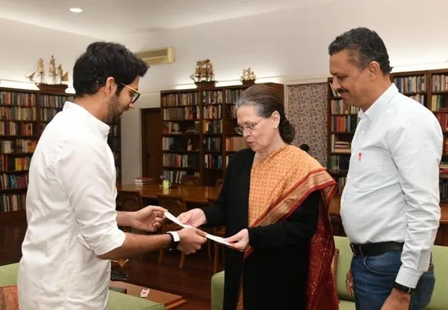 SHIV SENA PARTY AADITYA THACKERAY MEET WITH INVITE CONGRESS LEADER SONIA GANDHI