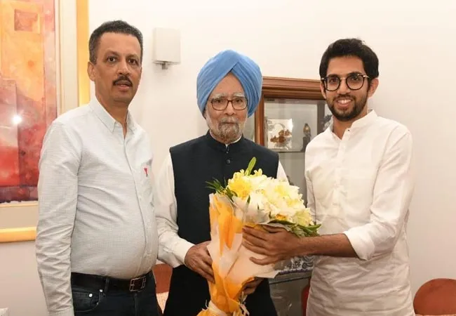 SHIV SENA PARTY AADITYA THACKERAY MEET WITH INVITE CONGRESS LEADER SONIA GANDHI