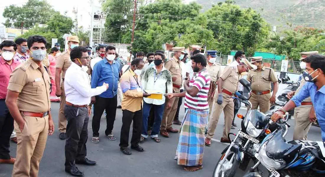 420 people trapped without e-pass-in thiruvannamalai