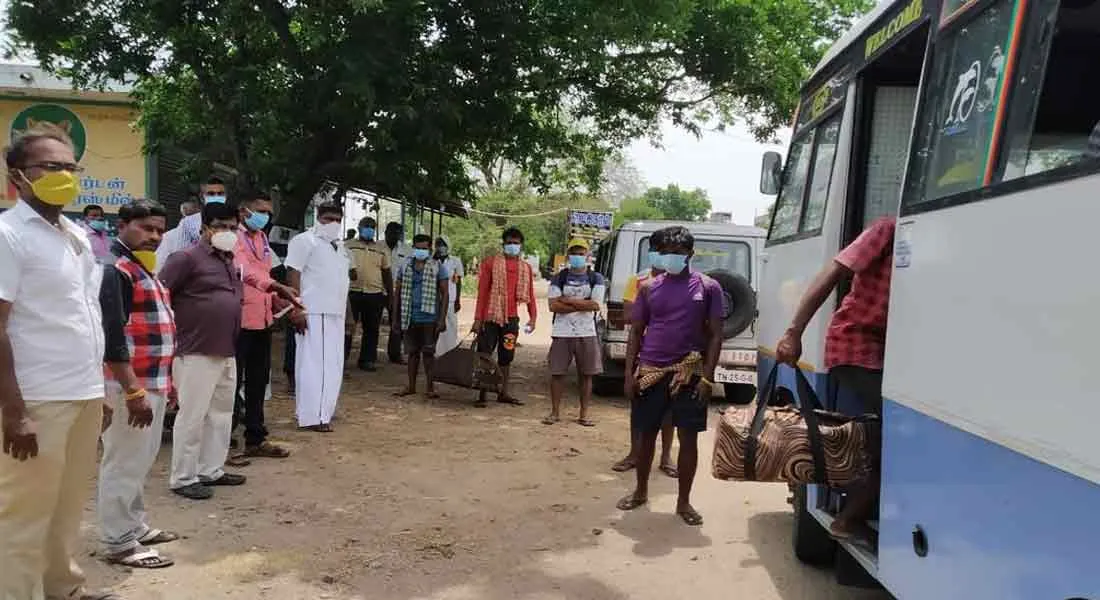 The young men who walked 400 km ... traveled by van with the efforts of the authorities
