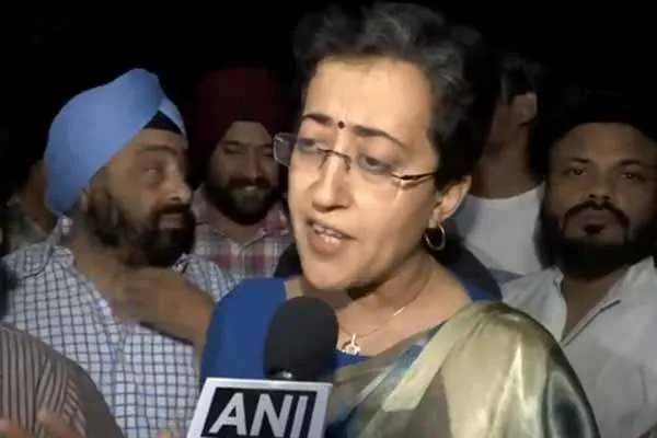 Enforcers at Arvind Kejriwal's house