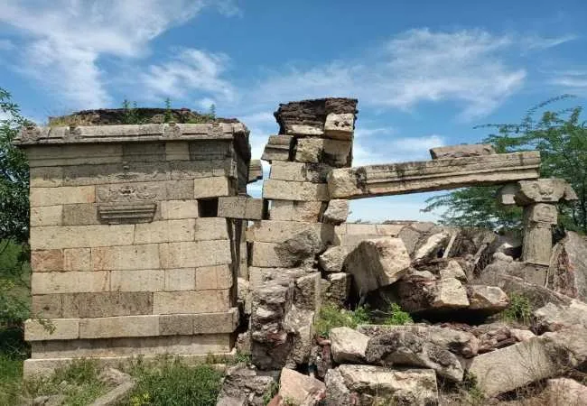 Discovery of the late 13th century AD Pandyan Tamil inscription!