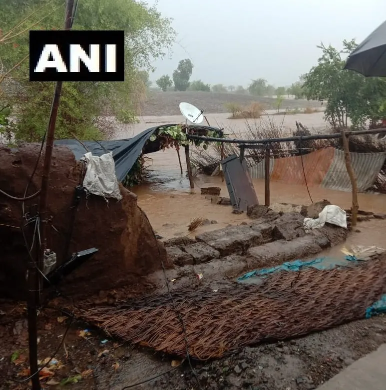 maharashtra and madhya pradesh states fully affected and heavy rainfalls two states fully block