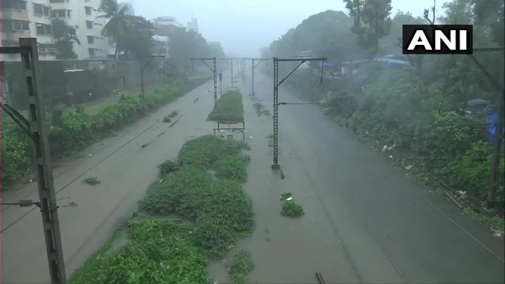 maharashtra and madhya pradesh states fully affected and heavy rainfalls two states fully block