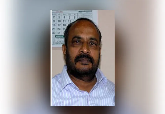  SL Dharmegowda, Deputy Speaker of State Legislative Council RAILWAY TRACK POLICE 