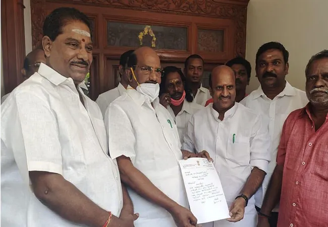 PUDUCHERRY CONGRESS GOVERNMENT, CONGRESS AND DMK MLAS RESIGN 