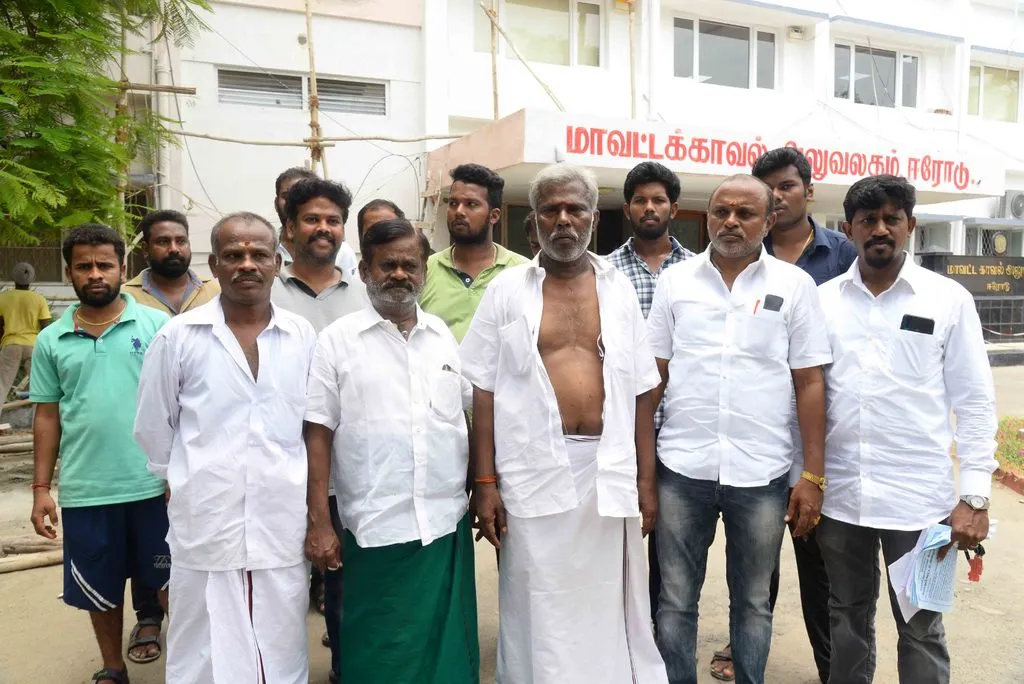 50 crores cheating... Market Merchants complain against ADMK  leader
