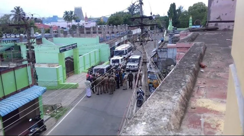  144 Lockdown violation ... LATHI CHARGES IN TENKASSI ... 300 CLAIMS LIKE !!