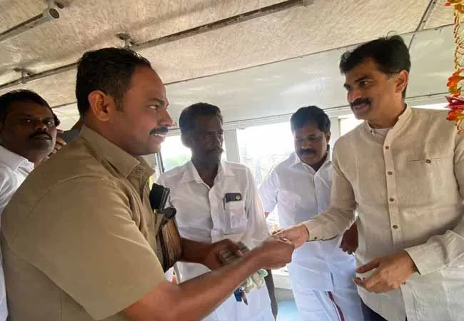 Durai Vaiko launches bus service on Ilayarasanandal route