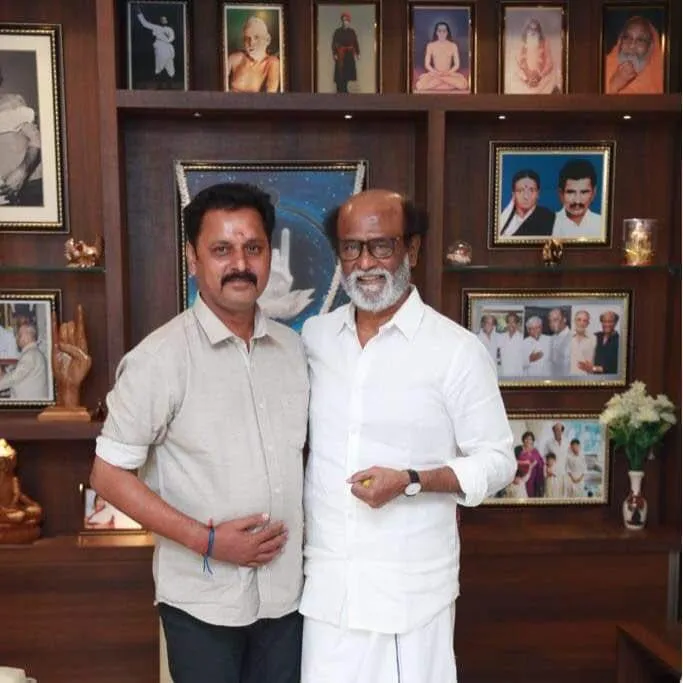  Rajini makkal mantram confused by alternative arrangement!