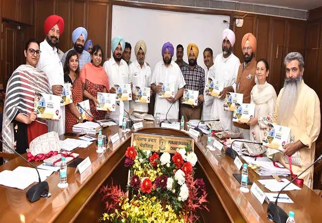punjab cabinet decide 11th, 12th schools study girl students govt has provide smart phone 