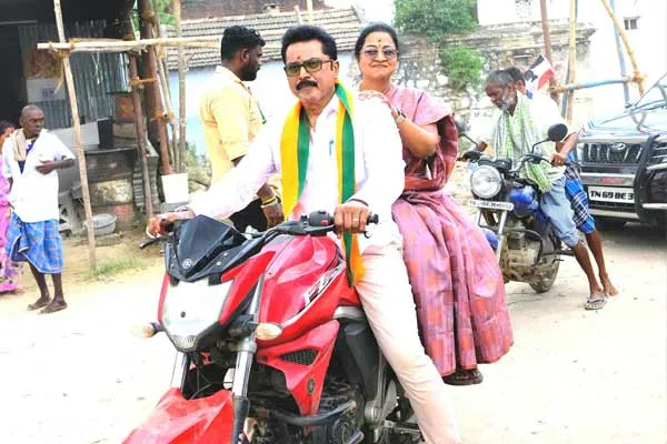 Sarathkumar bike ride with Radhika in Virudhunagar constituency