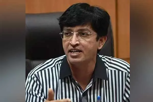 Urban people have failed to vote says Radhakrishnan  