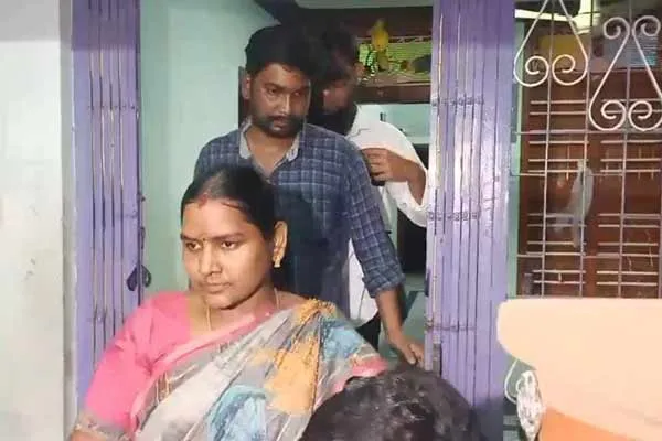One crore cash seized from AIADMK leader's house