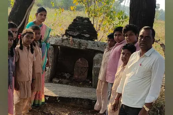 17th century warrior headstone Kantipudi