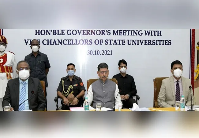 Governor of Tamil Nadu meets with aides!