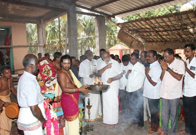 DINDIGUL TEMPLE VISIT DMK I PERIYASAMY