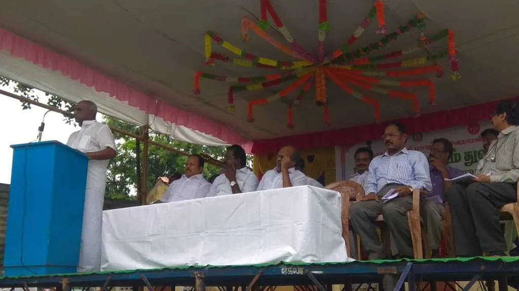 pon .rathakirishanan angry in stage why not invite the pubic people in govt function  