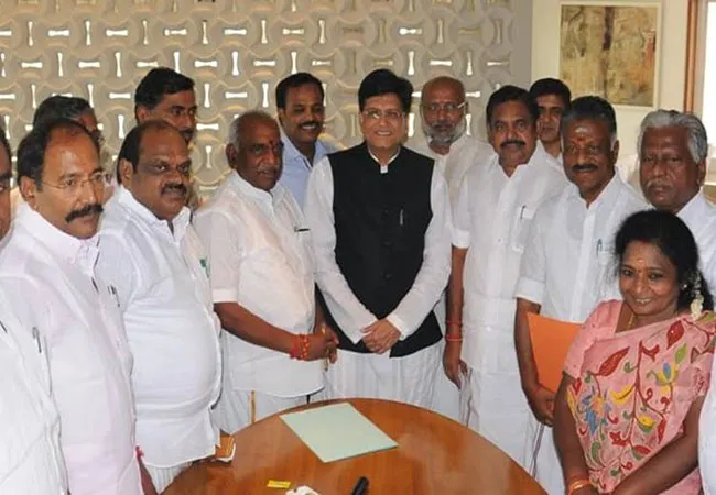 tamilnadu assembly by election admk and bjp alliance may be breake out 