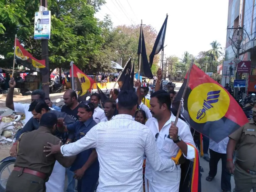 DMMK MEMBERS ARREST IN VELLORE 