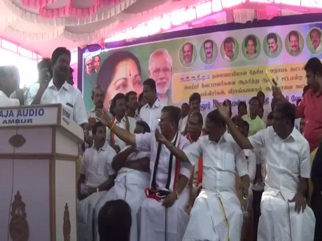 admk minster trying to attack Votary- Vellore candidate shocked