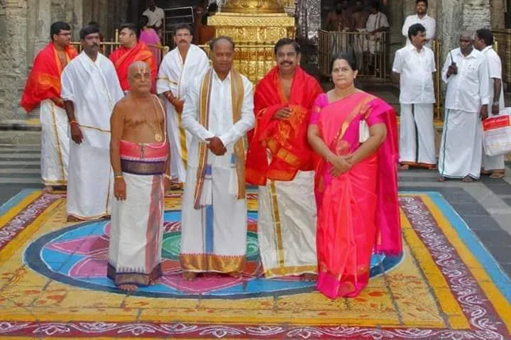  One crore ... a kilo gold .. a kilo silver ... -The gift of edappadi