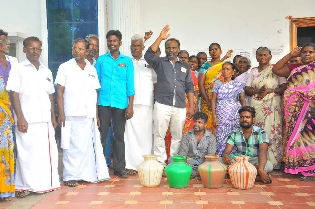 protest for the drinking water and the regional development office with the empty  Pots