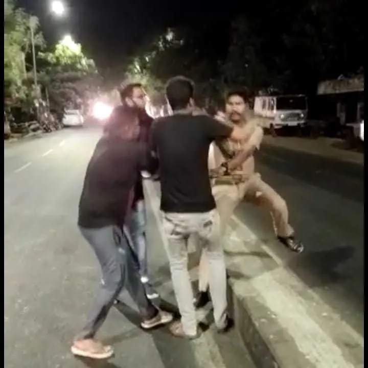  police attacked by strangers... The next video release.? 