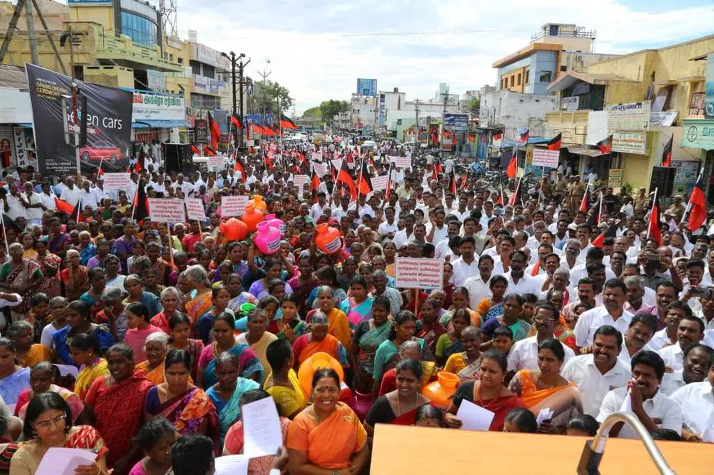 dmk mla velu leads protest in thiruvannamalai