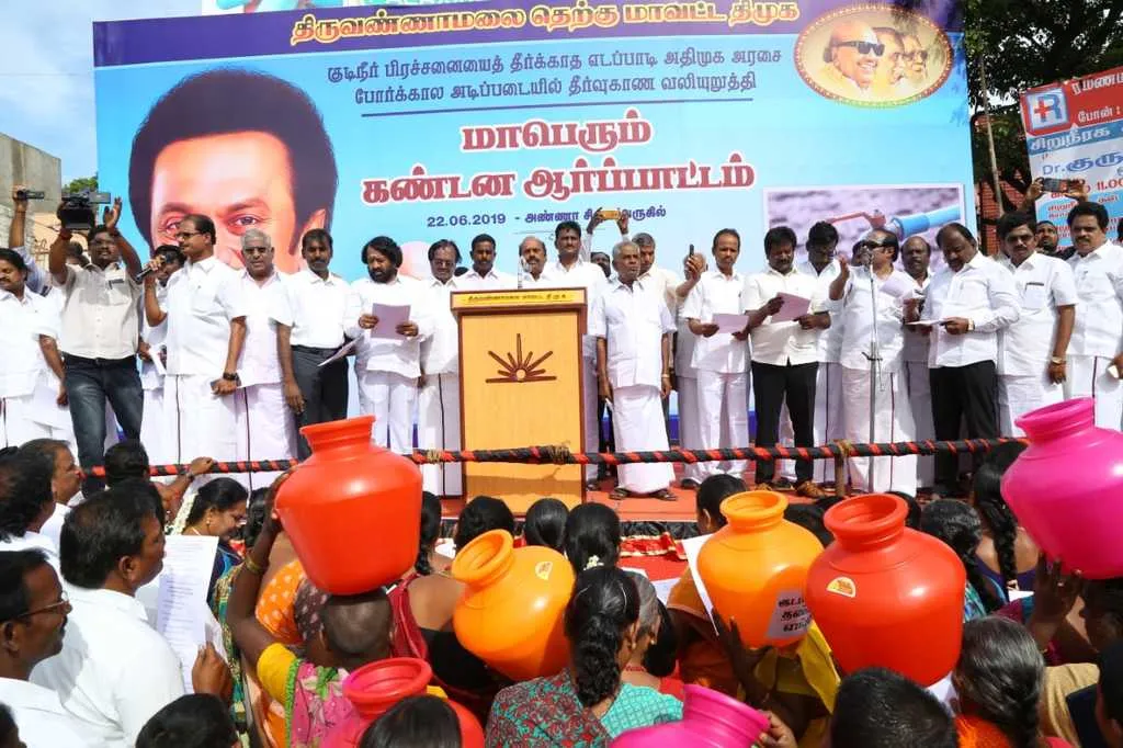 dmk mla velu leads protest in thiruvannamalai
