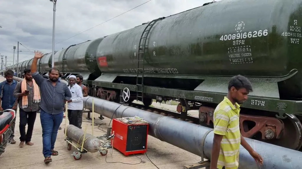 Cauvery water coming to Chennai by train - Chennai's thirsty solve... Vellore people thirsty?