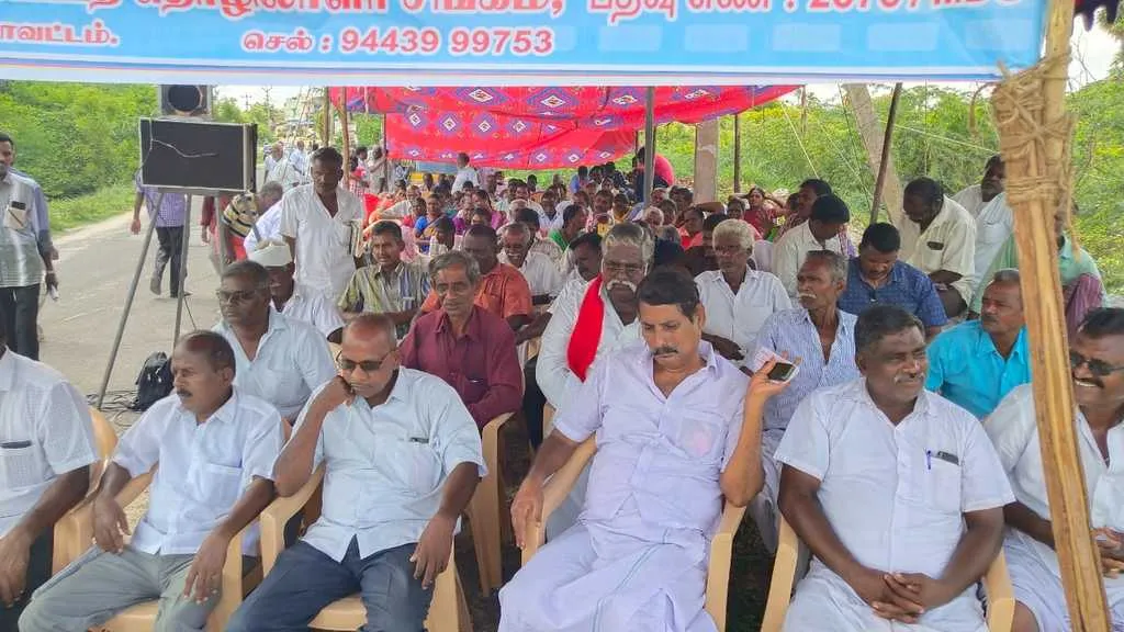  The Modi government has reduced the legal benefits to 4... protest in erode