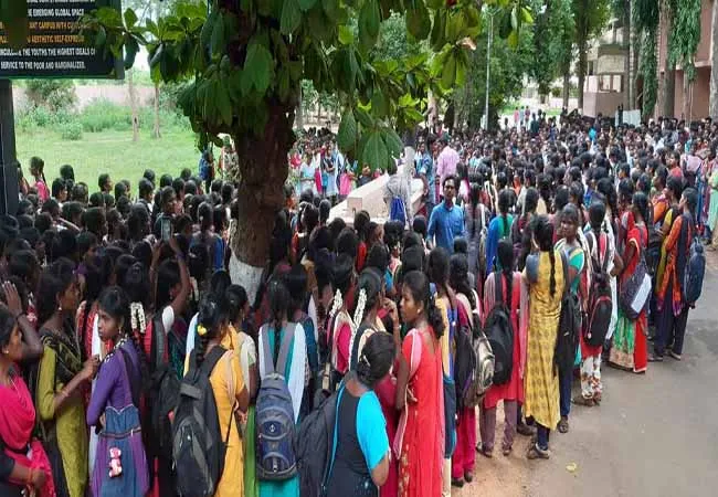 THIRUVARUR DISTRICT HELMET NOT WEAR IN STUDENTS POLICE 