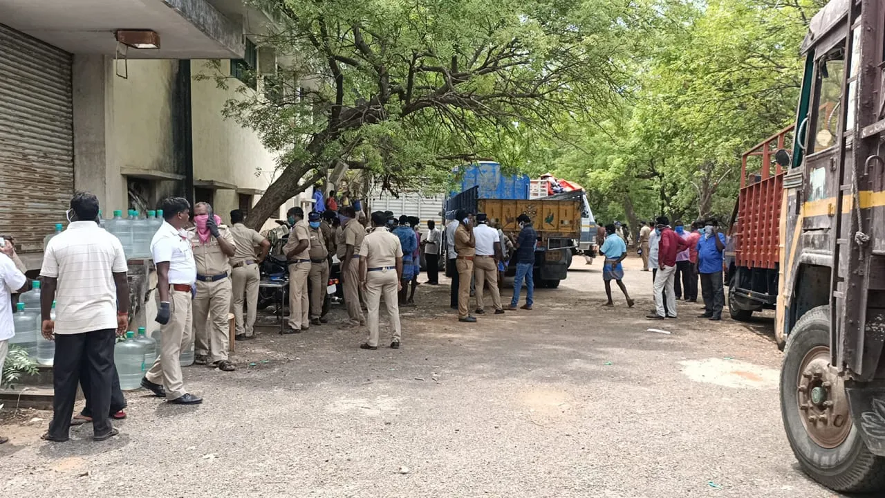 Corona intensifies opening of liquor shops in Cuddalore; Social organizations, public opposition