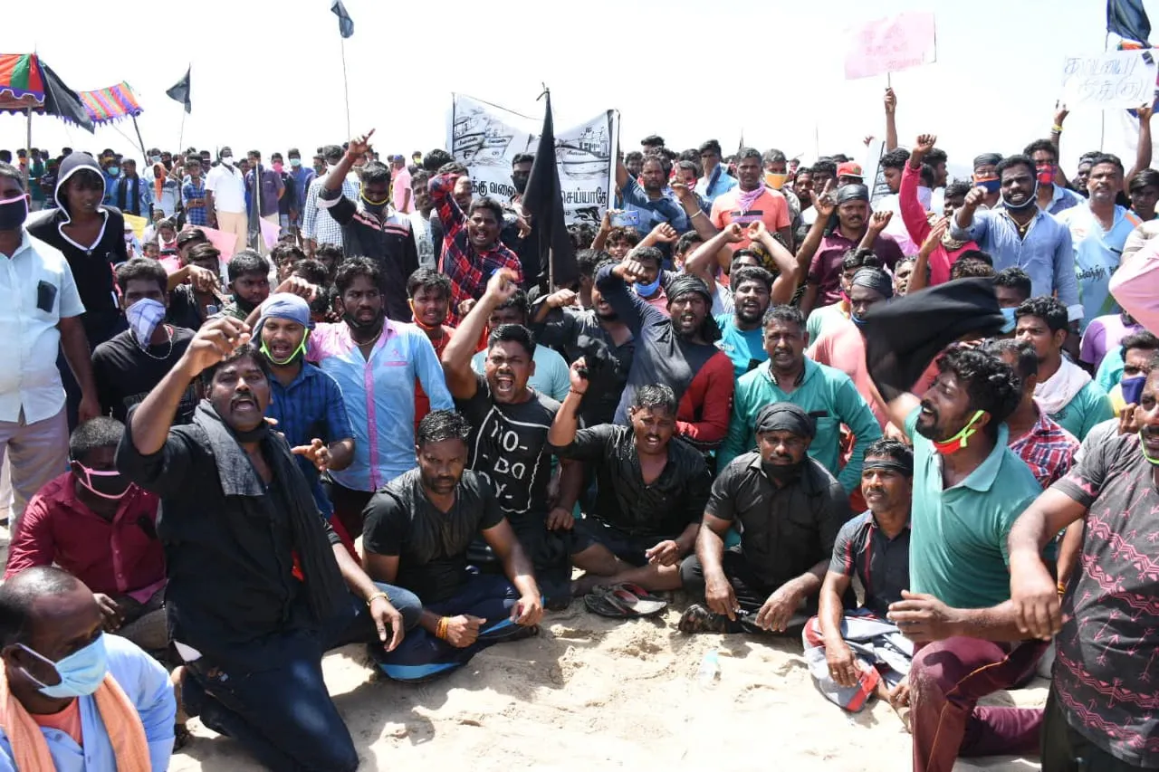 Fishermen conducting series of protests in cuddalore demanding permission for the banned fishing net - surukkumadi 