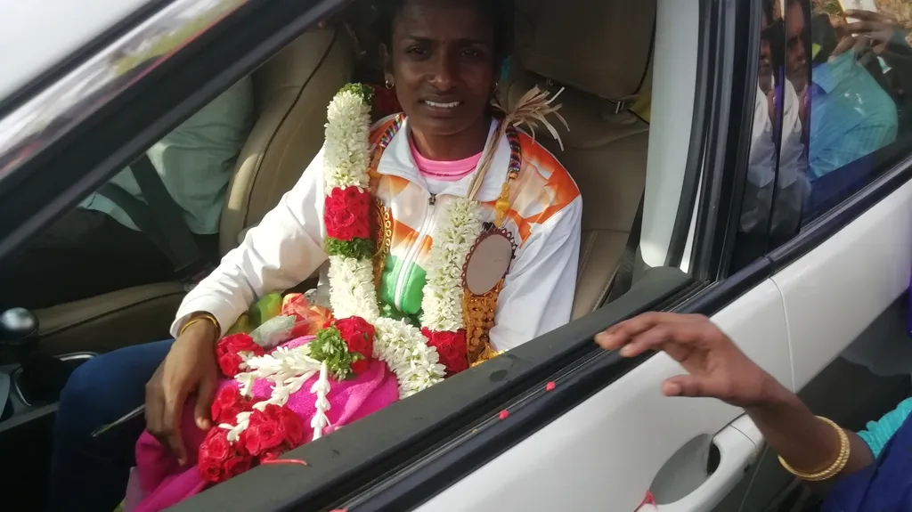 gold women gomathi marimuthu - the grand reception in Trichy!
