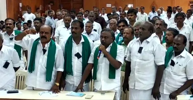  Farmers wearing black badge against hydrocarbon project