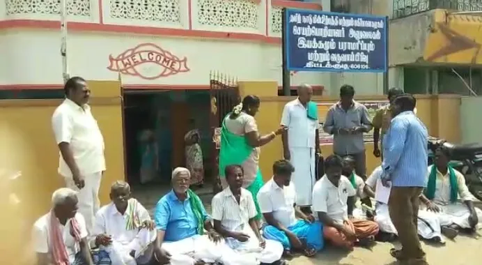   Farmers Darna condemning Electricity Officers!