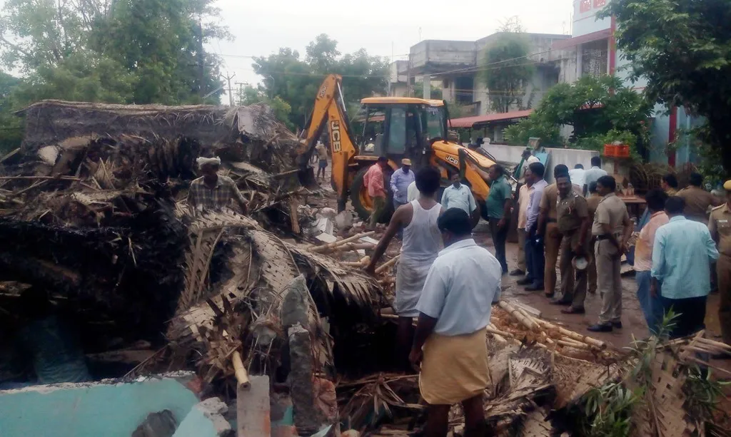 Disposal of Occupied Housing in Chidambaram Gnanapragasa Pond.. Request CPM!