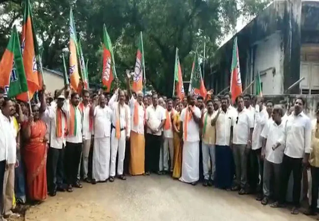  BJP protests demanding immediate release of free rice and money for rice