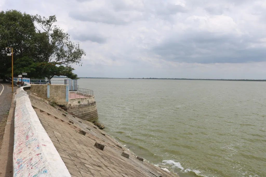 The speedy filled veeranam lake ... farmers are happy!